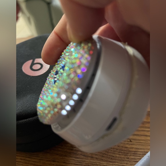 OOAK BEATS by Dr Dre Solo3 - White & Rhinestone’s with Case - Wireless - Picture 6 of 11